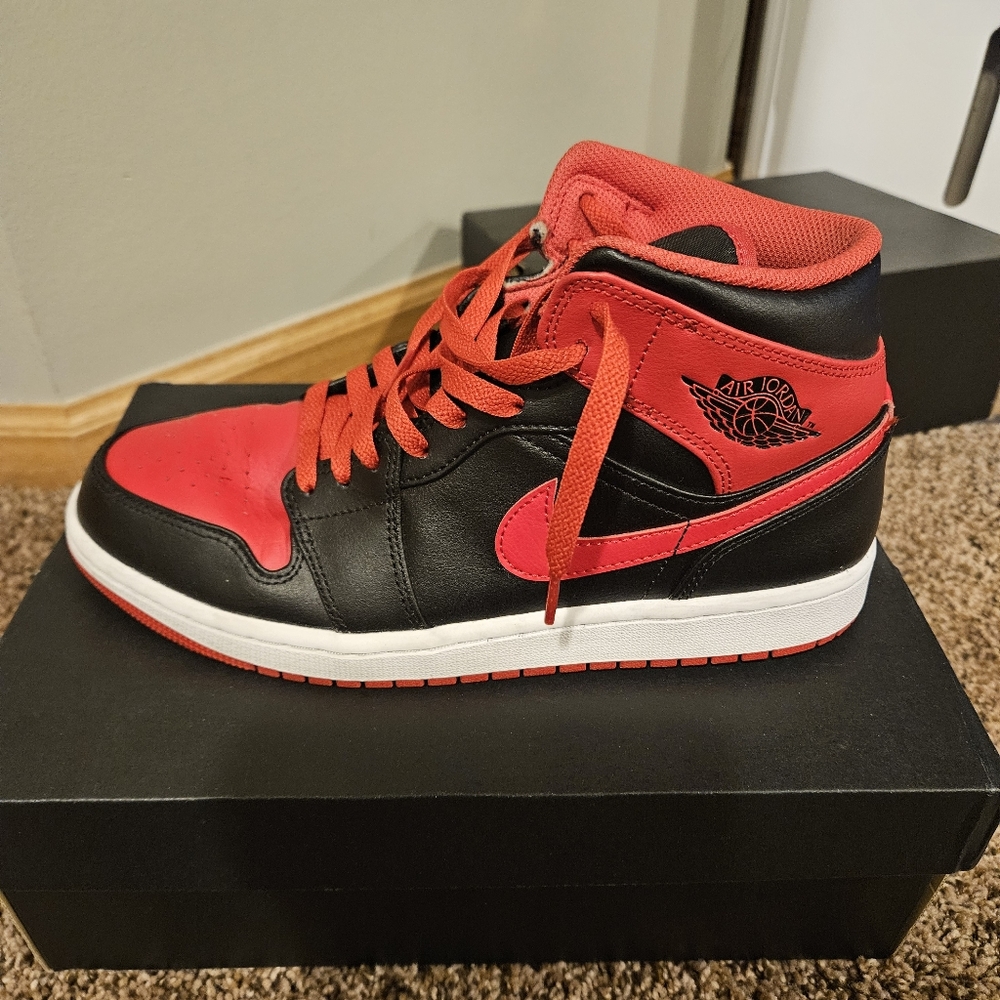 Sneakers - Picture 6 of 7
